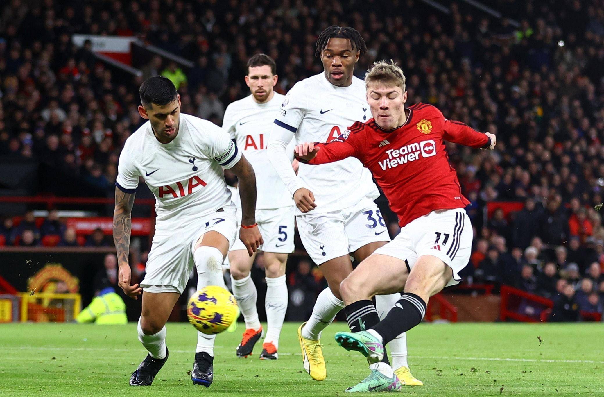 曼联客场不敌对手，领先优势逐渐缩小的简单介绍