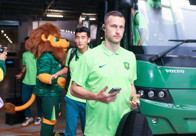 国安球员训练态度认真，备战下轮比赛