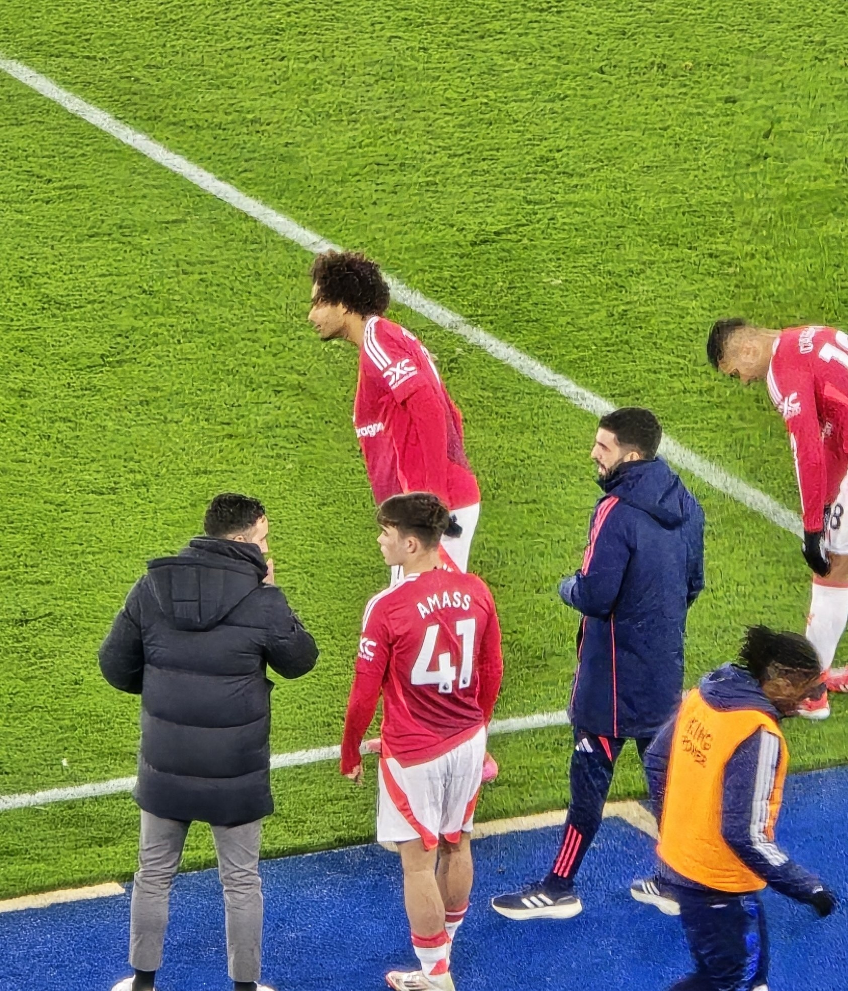 关于曼联铁闸受伤下场，球队压力倍增的信息