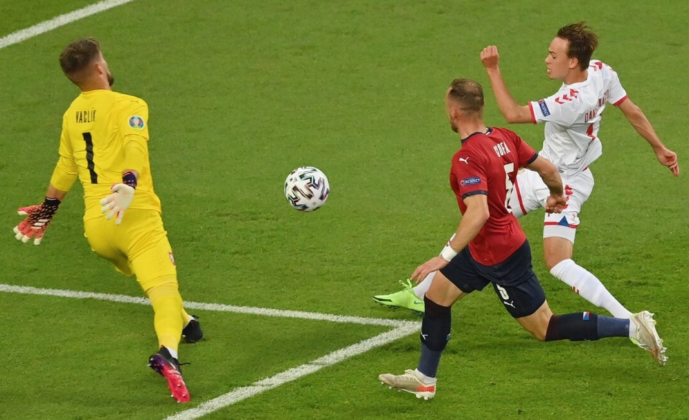 丹麦-逆转俄罗斯，三连胜晋级强的简单介绍