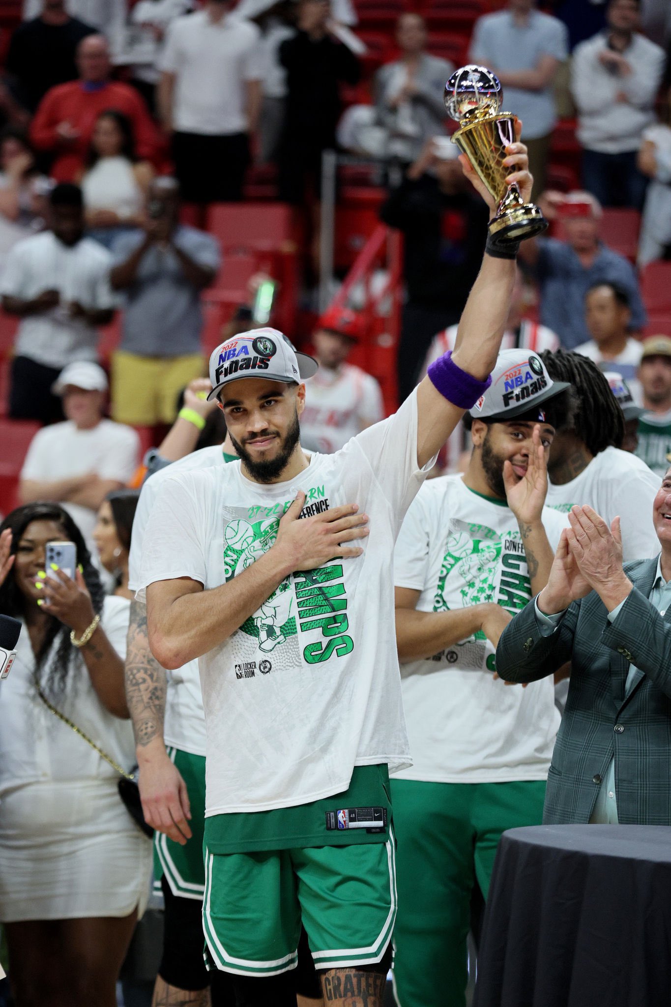 关于猛龙大胜凯尔特人，东部决赛紧张开打的信息