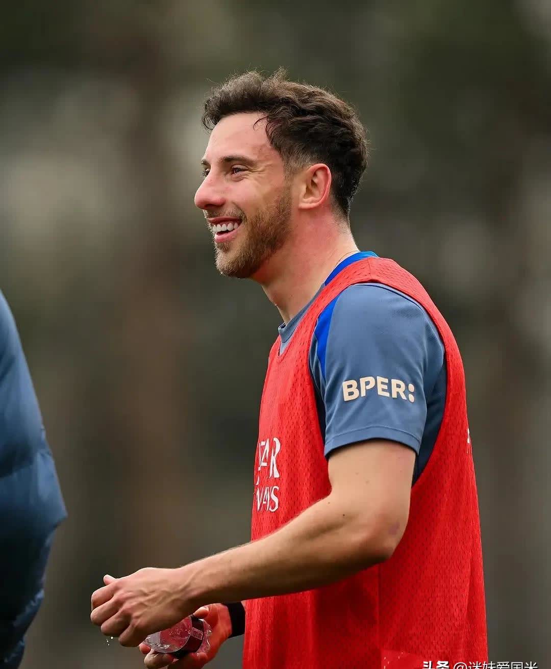 包含乌迪内斯球员表现极佳，球队豪取连胜的词条