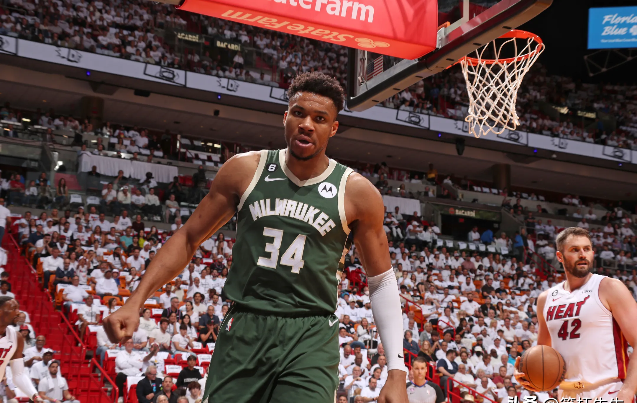 雄鹿队客场力克对手，继续保持不败