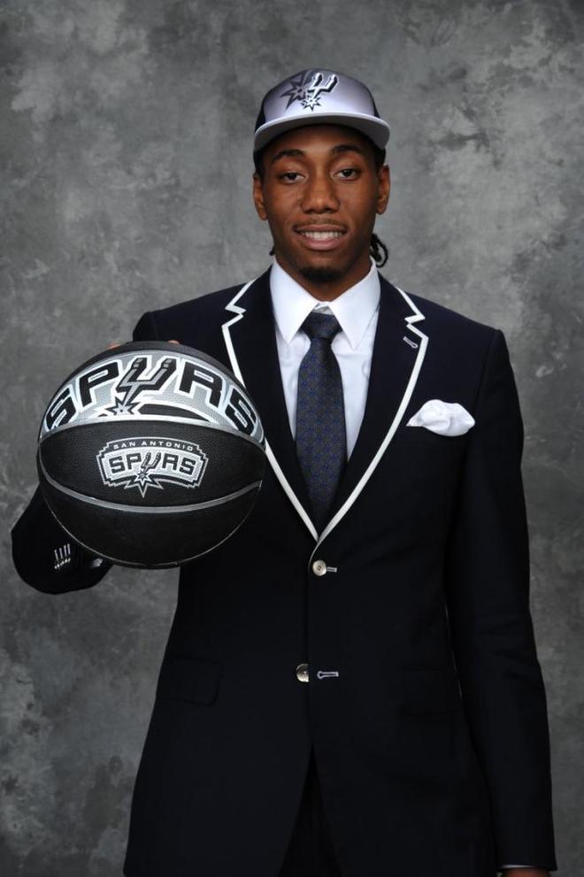 包含猛龙再签两名自由球员，力争加强内线实力的词条