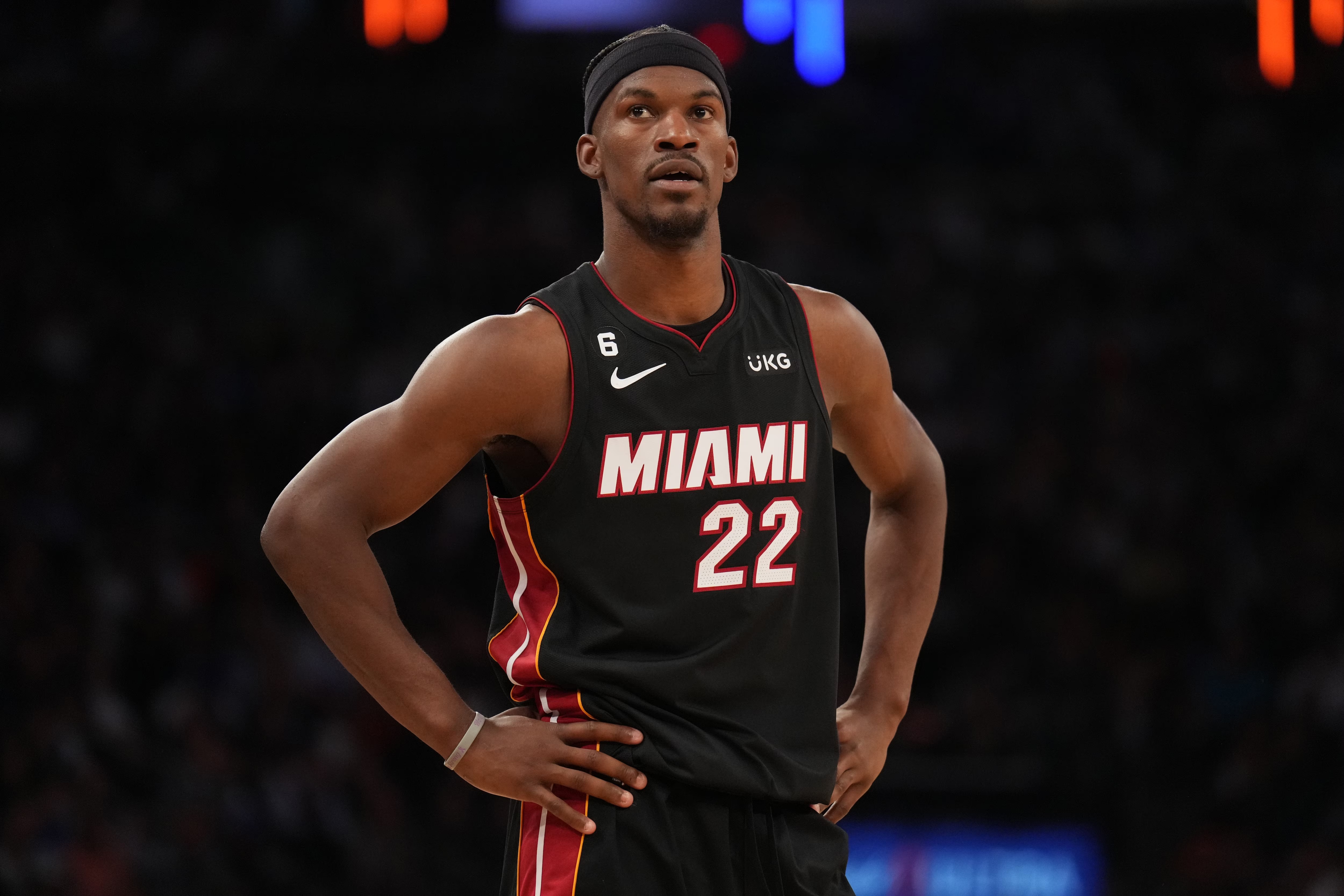 热火队球员吉姆·巴特勒与女友公布恋情的简单介绍