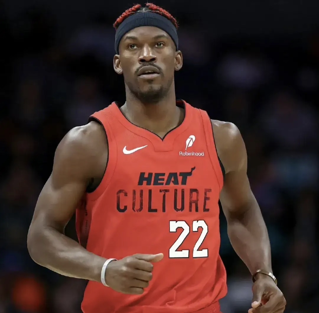 热火队球员吉姆·巴特勒与女友公布恋情的简单介绍