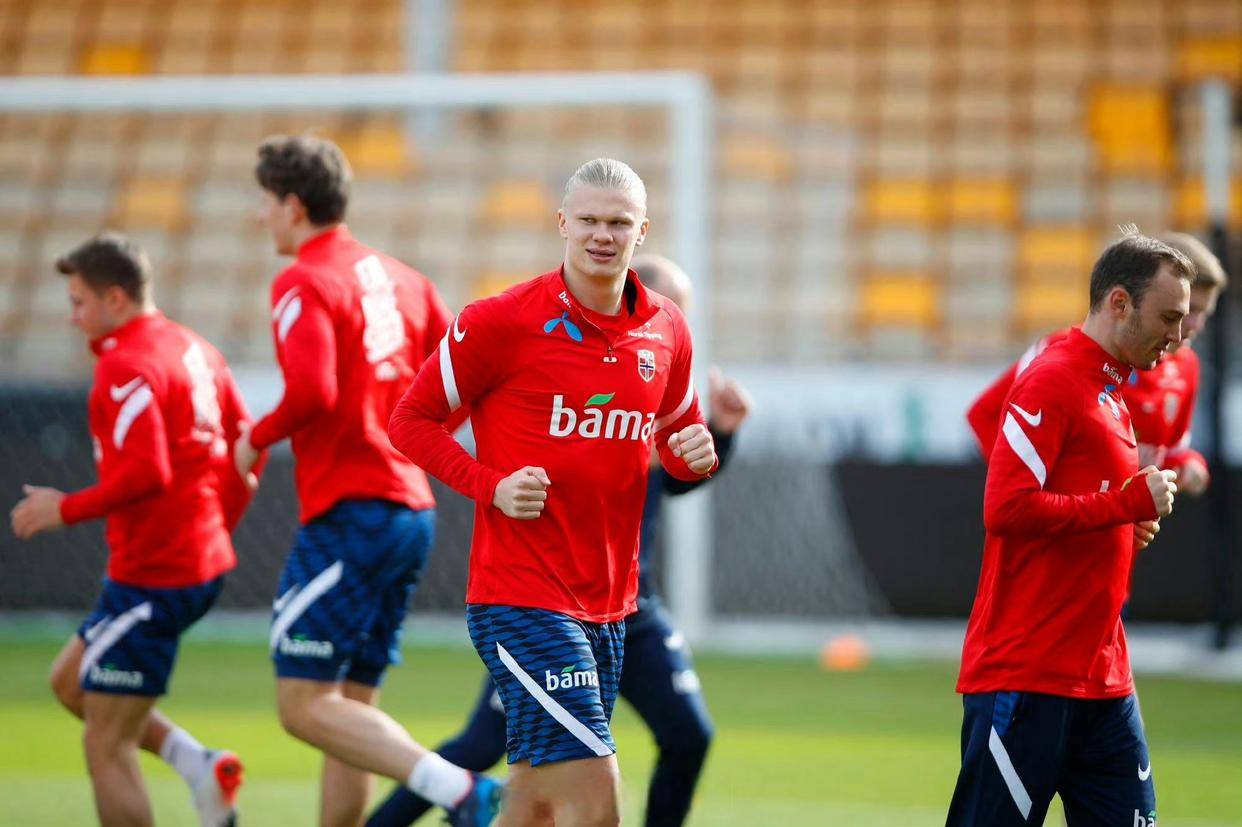 冰岛队与挪威队争夺胜利,晋级欧国联四强 冰岛队与挪威队争夺胜利,晋级欧国联四强