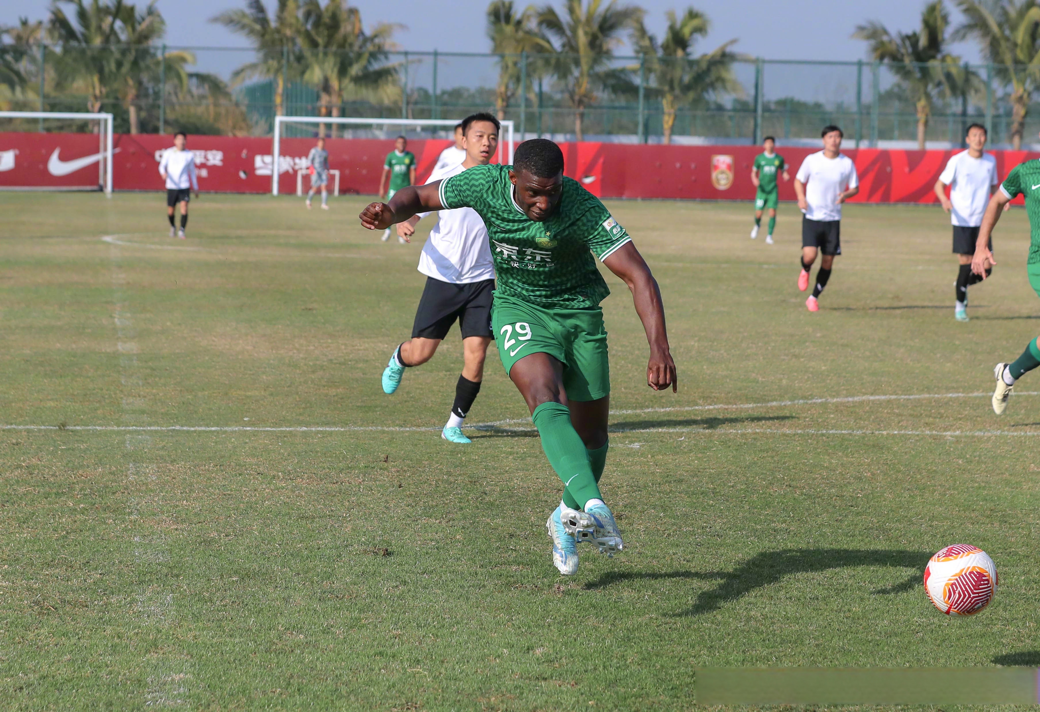 国安逆转击败建业，豪取连胜