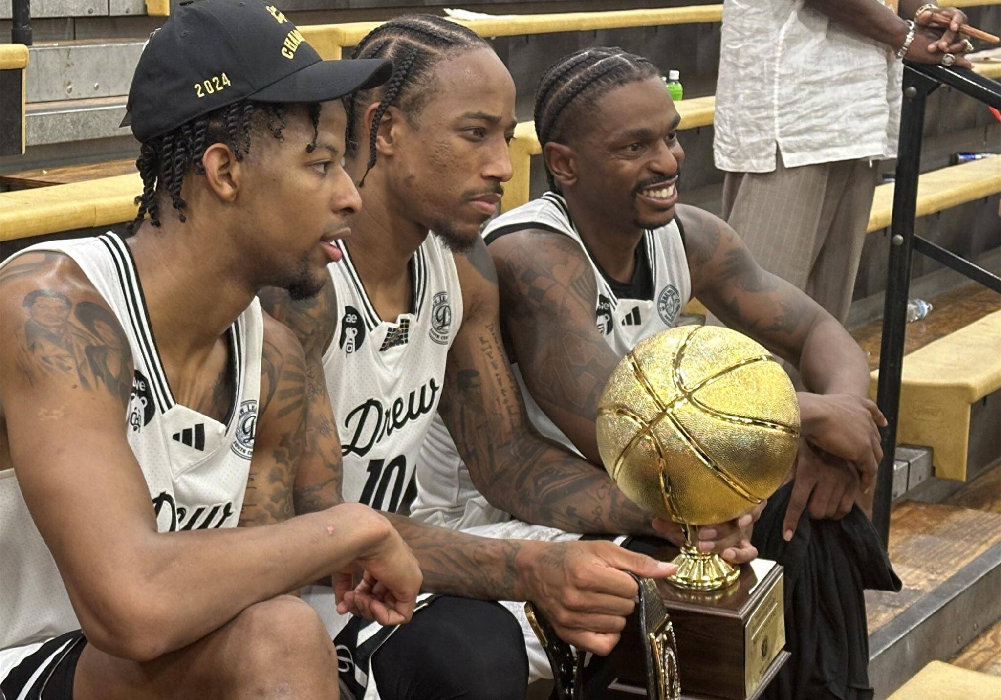 马刺逆转爵士，德罗赞绝杀