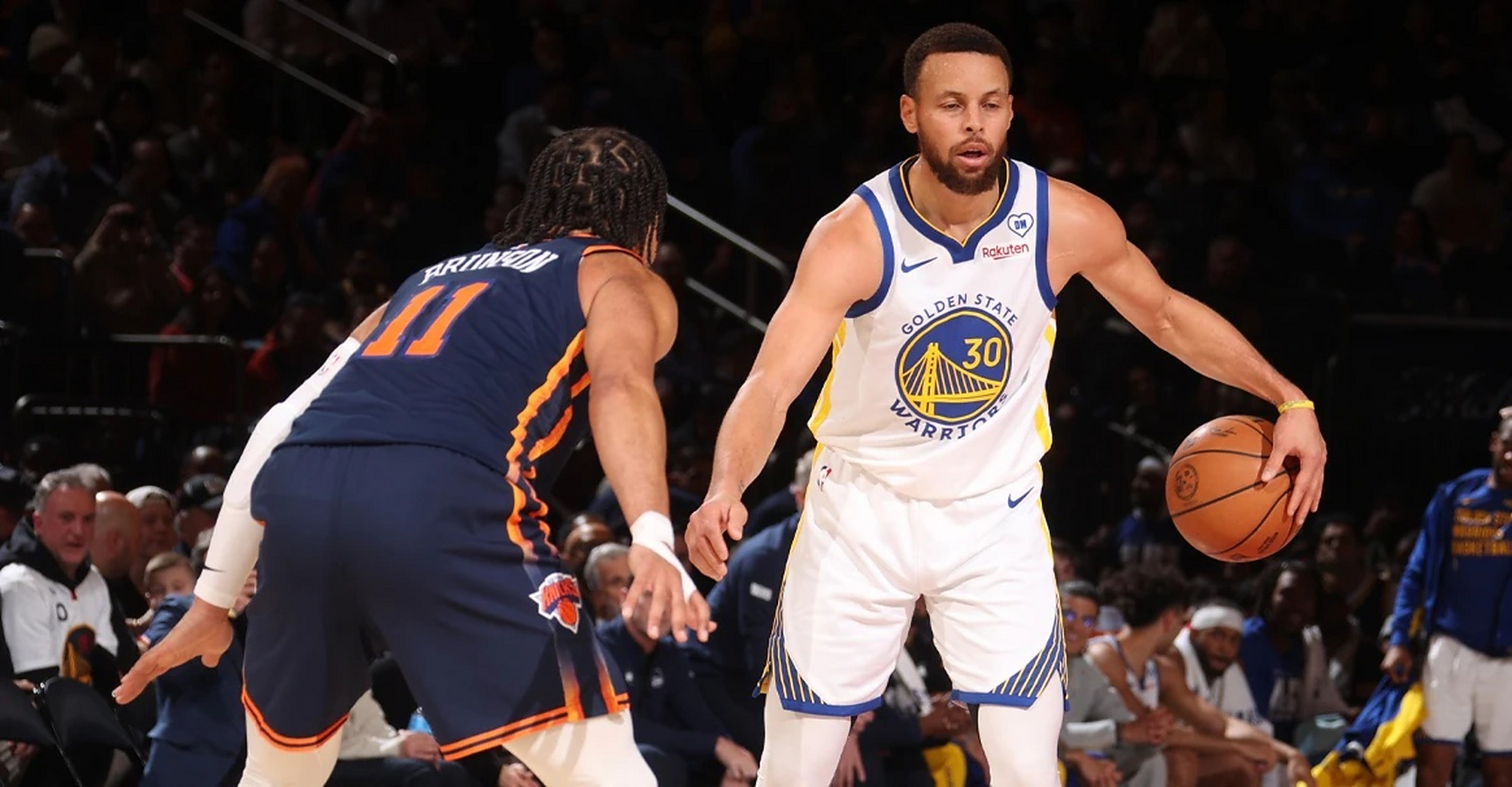 关于“勇士带走主场优势”——近期NBA比赛战报的信息