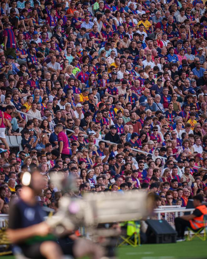 球迷对西甲比赛做出热烈评论