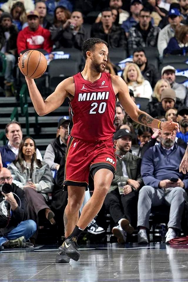 热火大胜凯尔特人保持不败的简单介绍