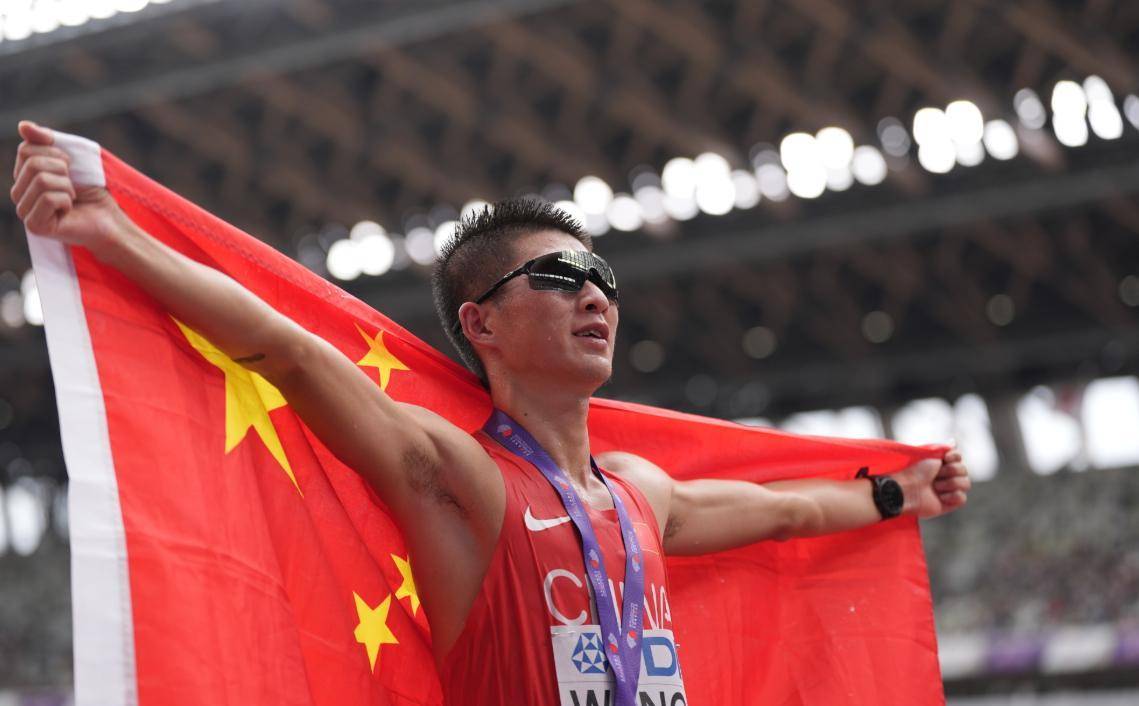 田径比赛中，肯尼亚选手刷新个人最好成绩的简单介绍